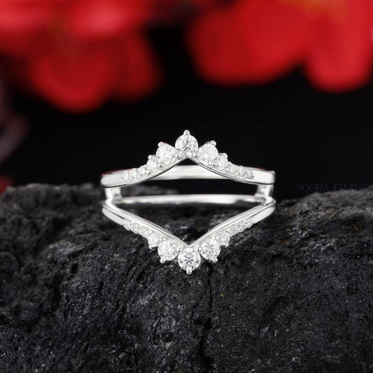 Elegant Crown V-Shape Moissanite Ring