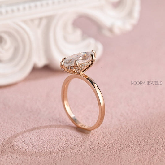Elegant Oval Cut Moissanite Engagement Ring